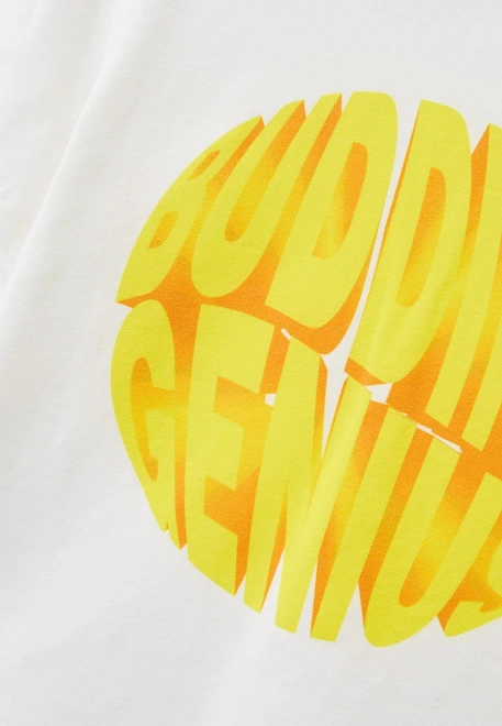 Футболка молочная с ярким принтом в желтом цвете