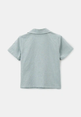 Костюм из рубашки и шорт