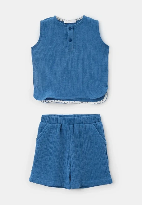 Костюм из рубашки без рукавов и шорт из муслина