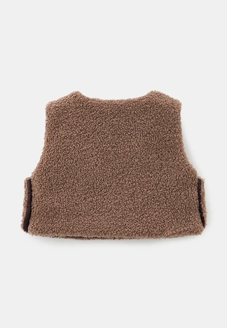 Жилет коричневого цвета из меха