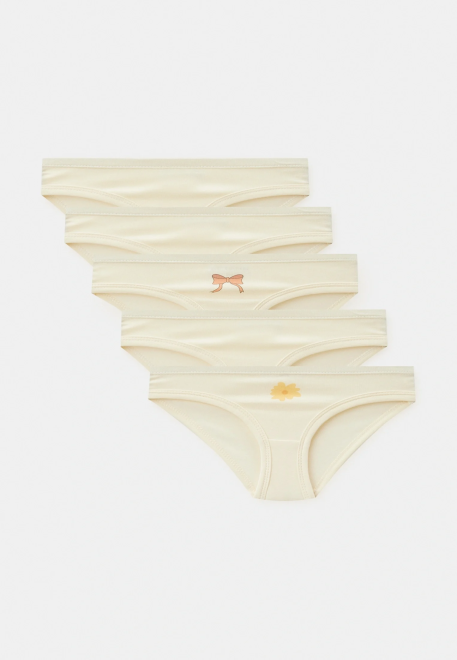 Коплект из нижнего белья в молочном цвете