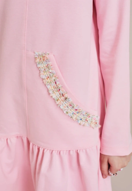 Платье свободное из футера с отрезной юбкой в сборку