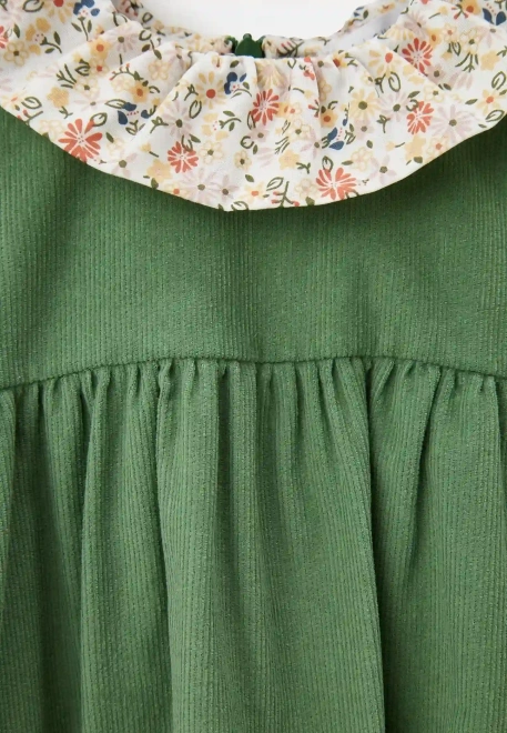 Платье Джису из микровельвета в зеленом цвете