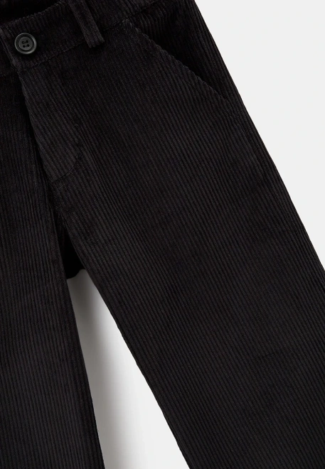 Брюки черного цвета из вельвета