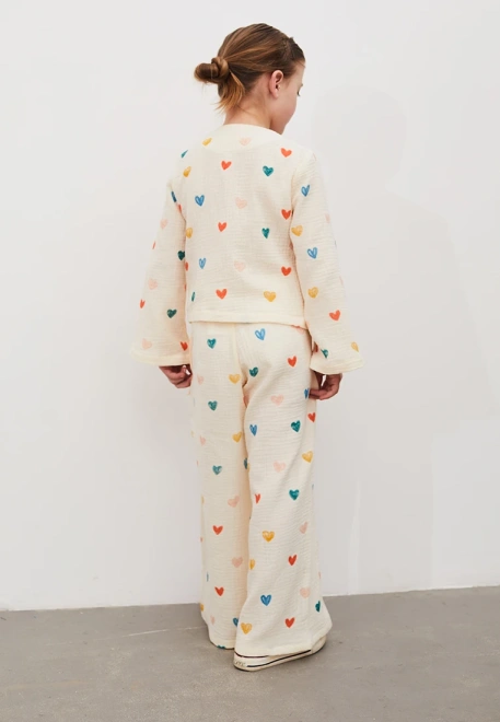 Костюм из блузки-кимоно и шикорих брюк из муслина