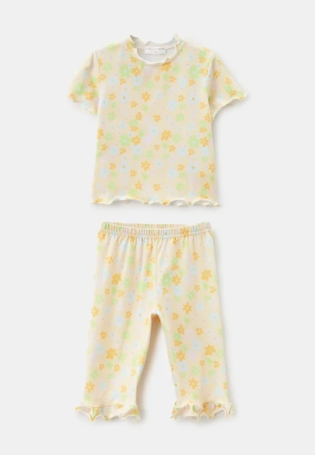 Комплект трикотажный в цветочек из футболки и шорт