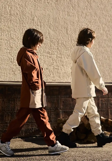 Комплект из куртки и комбинезона