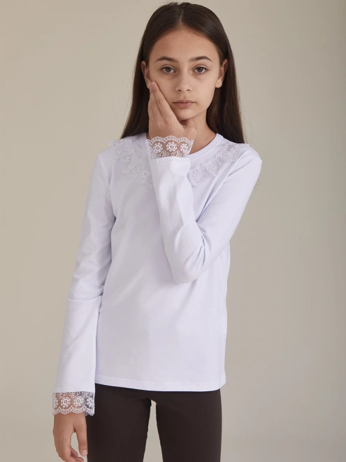 Лонгслив трикотажа с кружевом на горловине и рукавах