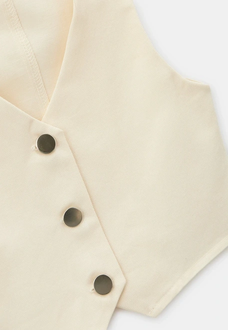 Комплект летний из жилетки на кнопках и свободных шорт 