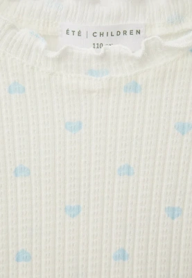 Комплект из футболки и брюк для девочек в белом цвете