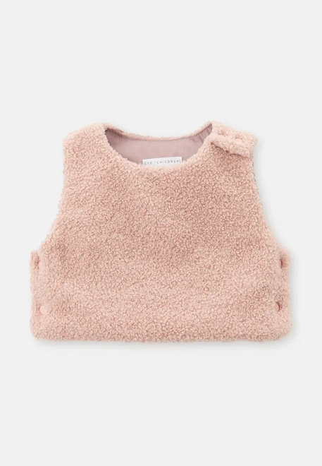 Жилет из меха розового цвета