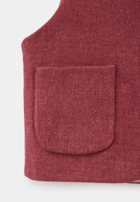 Жилет Майли из денима в бордовом цвете Жилет Майли из денима в бордовом цвете