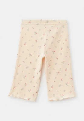 Комплект из брюк и блузки