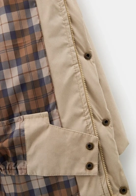 Куртка бежевого цвета 