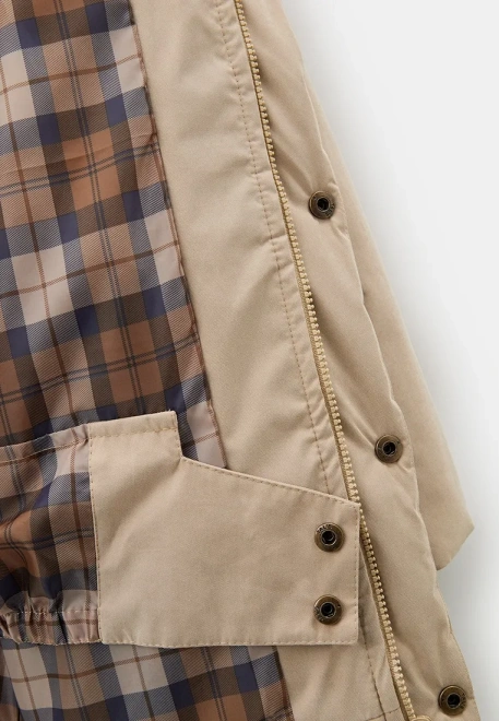 Куртка бежевого цвета 