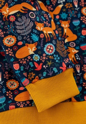 Костюм спортивный из свитшота с принтом лисички и темно-синих брюк