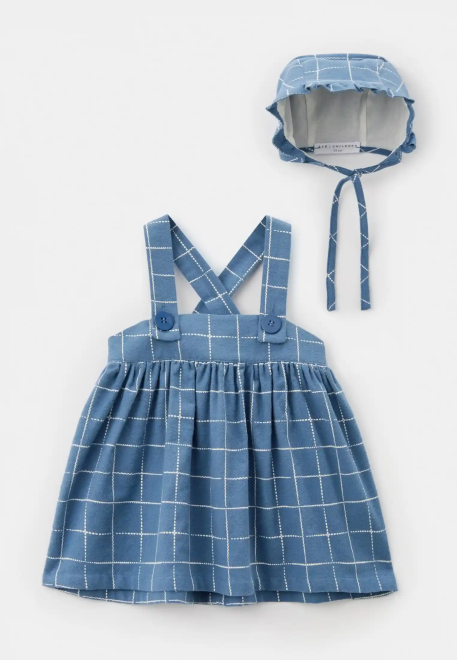 Комплект из сарафана и чепчика