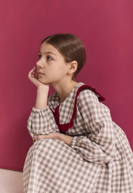 Платье Мона из хлопка в сером и белом цвете