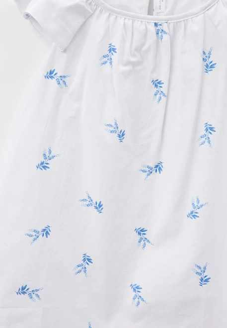 Платье из белого хлопка в мелкими синим веточками 