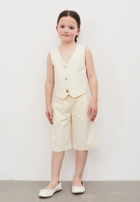 Комплект летний из жилетки на кнопках и свободных шорт 