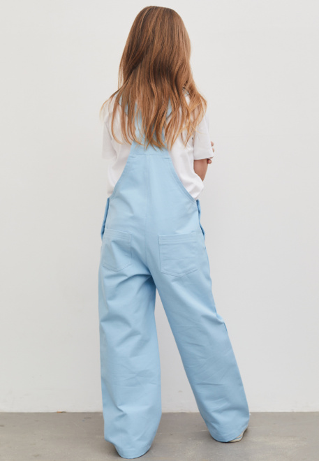 Комбинезон оверсайз для девочки из денима в голубом цвете