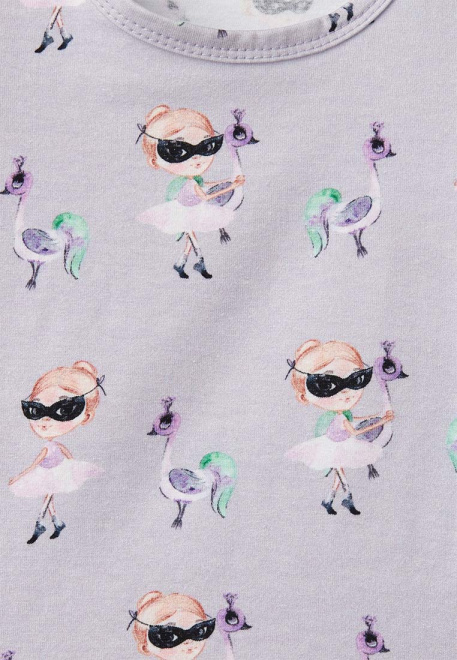 Комплект из футболки и шорт