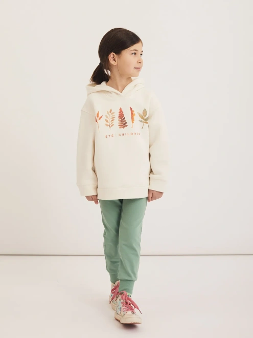 Худи из футера с начесом в молочном цвете с принтом осенние листья