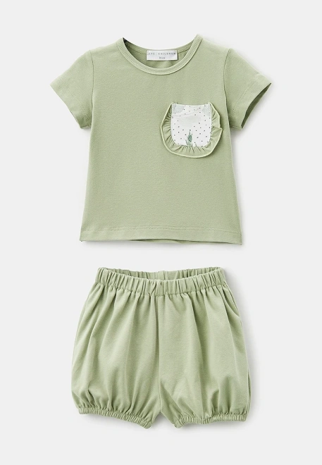 Комплект из футболки и шорт