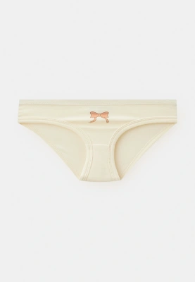 Коплект из нижнего белья в молочном цвете