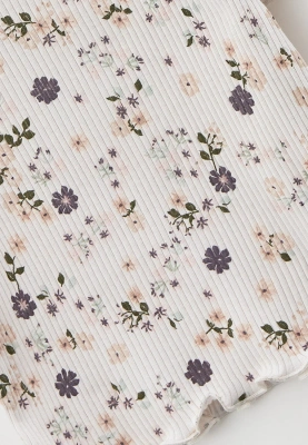 Футболка из ткани в рубчик в цветочек