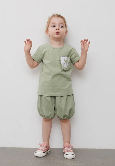 Комплект из футболки и шорт