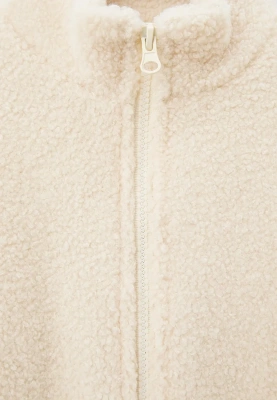 Куртка из меха в молочном цвете Куртка из меха в молочном цвете