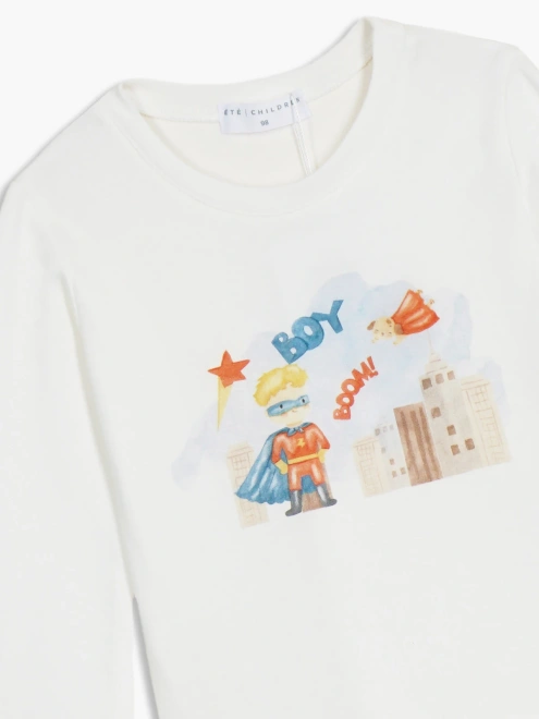 Лонгслив из хлопкового трикотажа в молочном цвете и принтом супермен Лонгслив из хлопкового трикотажа в молочном цвете и принтом супермен