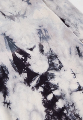 Платье из тонкого трикотажа с принтом в стиле тай-дай