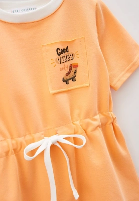 Платье персикового цвета с кулиской 