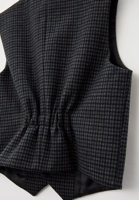 Жилет на мальчика классический в серую клетку