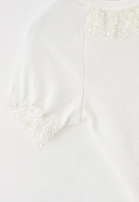 Футболка школьная из хлопка в кружевом на горловине и рукавах