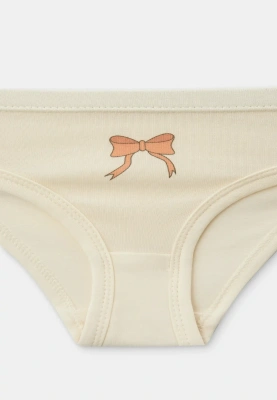 Комплект из нижнего белья в молочном цвете