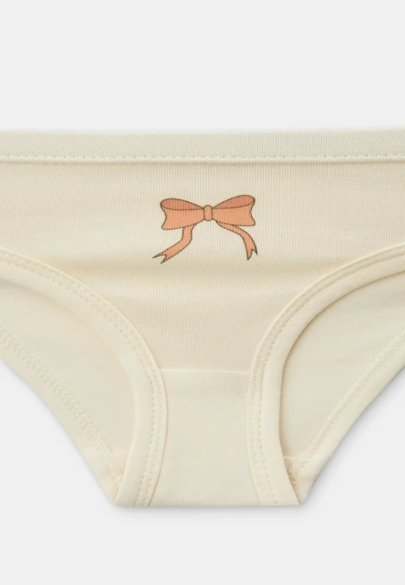 Комплект из нижнего белья в молочном цвете