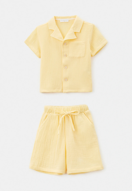 Костюм из рубашки и шорт