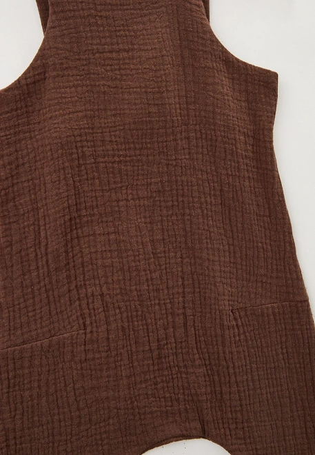 Комбинезон для малышей из муслина в коричневом цвете