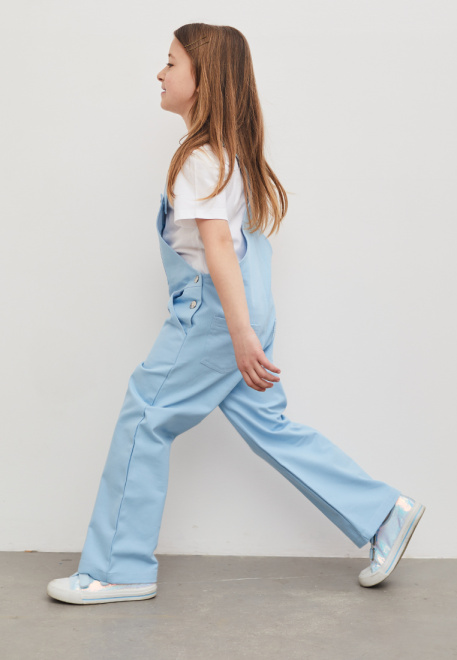 Комбинезон оверсайз для девочки из денима в голубом цвете