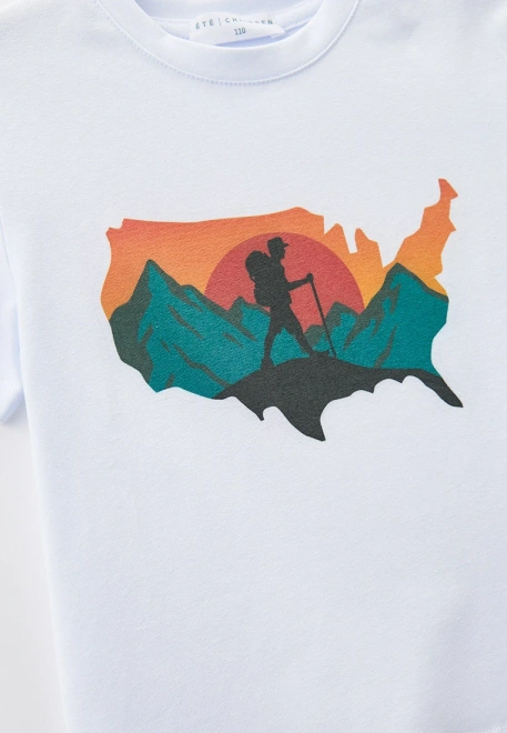 Футболка белая с принтом на мальчика Футболка белая с принтом на мальчика