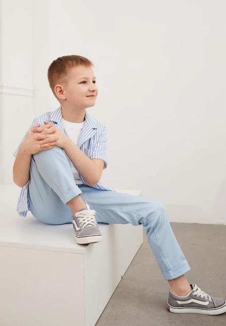 Брюки из голубого денима с отворотами 