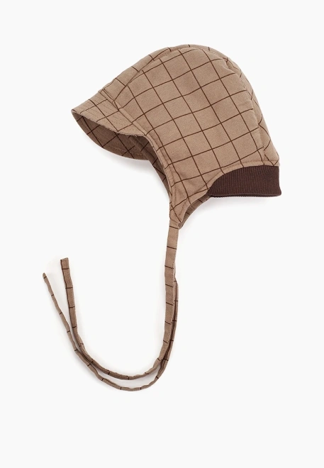 Шапка утепленная с козырьком и завязками