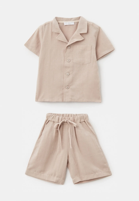 Костюм из рубашки и шорт