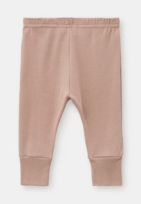 Комплект из футболки и брюк в молочном цвете