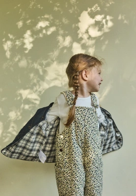 Куртка темно-синего цвета