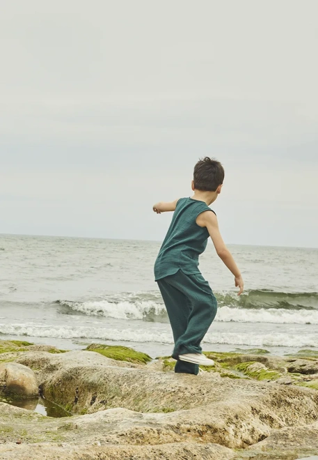 Рубашка без рукавов из муслина с планкой в темно-зеленом цвете