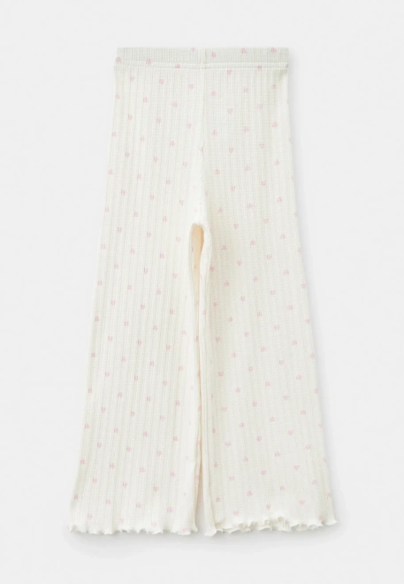 Комплект из футболки и брюк в белом цвете